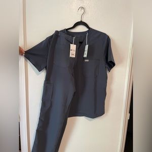 FIGS - Brand New figs scrub set! Leon scrub top and Axim cargo scrub pants.